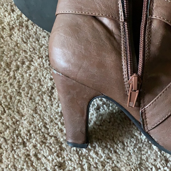 Boots - Picture 4 of 6